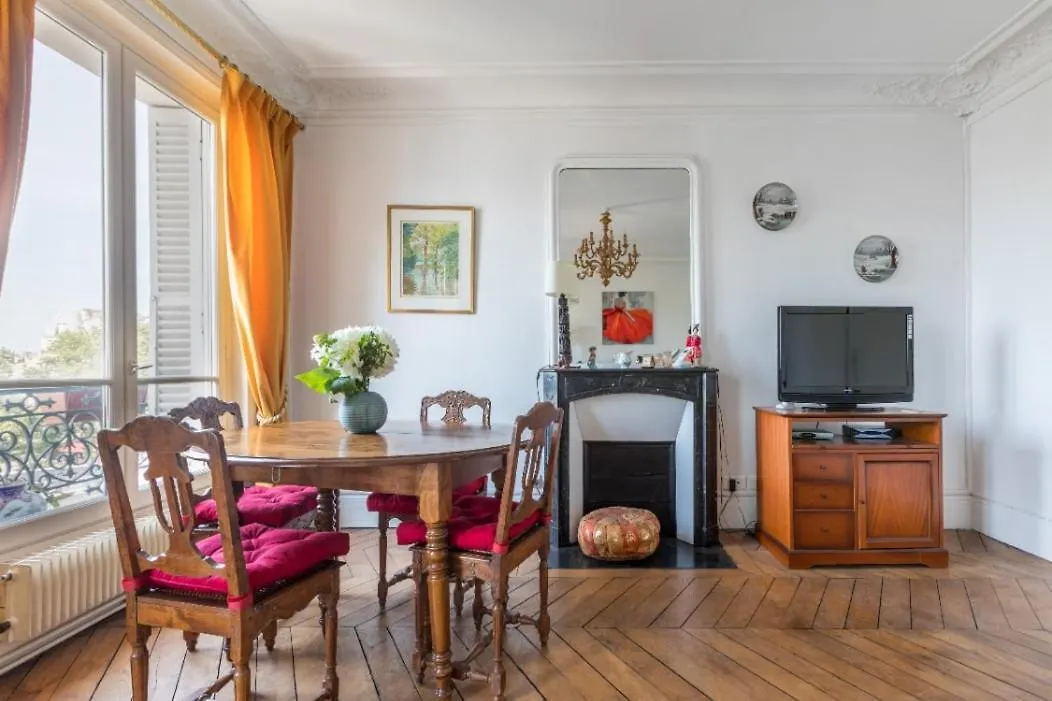 Chapelle 2 - Kp - Great F2 Perfect For 4 Guests - Lively Area Appartement Parijs