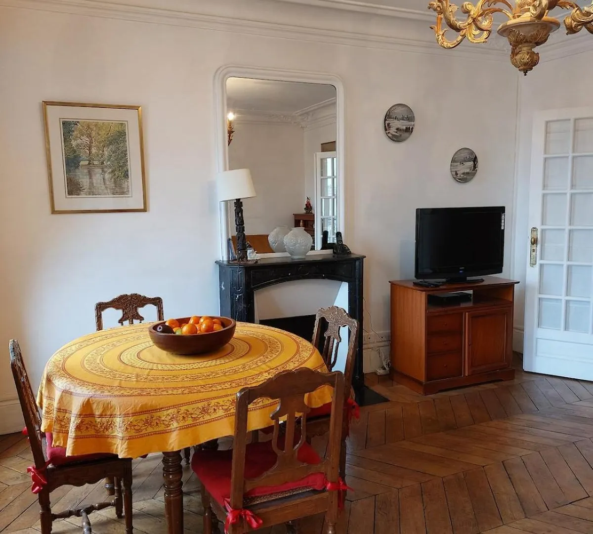 Chapelle 2 - Kp - Great F2 Perfect For 4 Guests - Lively Area Appartement Parijs Frankrijk
